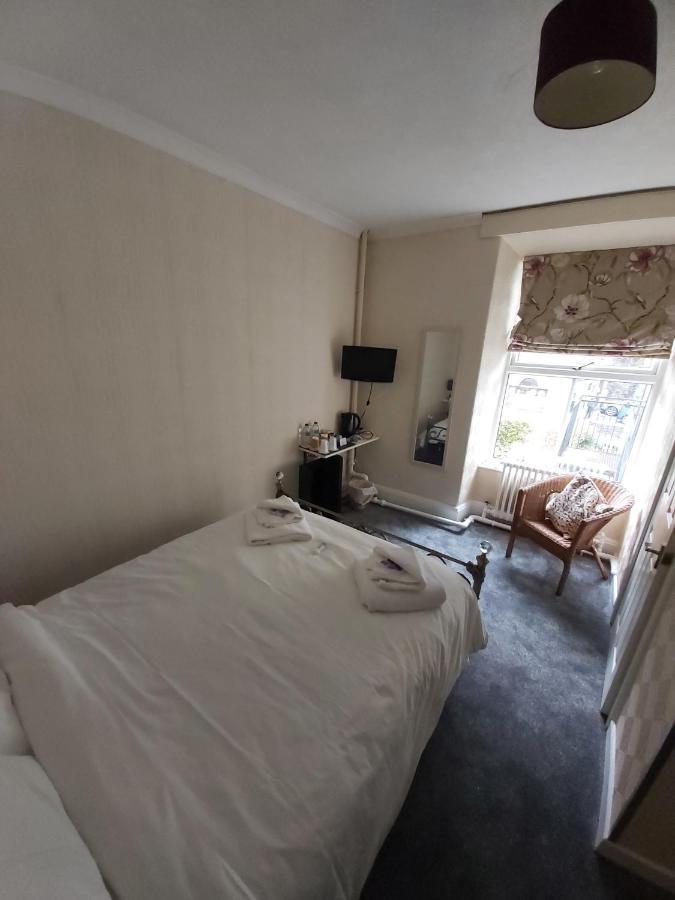 באלנאו פסטיניוג Isallt Guesthouse מראה חיצוני תמונה