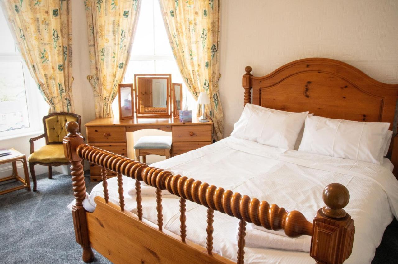 באלנאו פסטיניוג Isallt Guesthouse מראה חיצוני תמונה